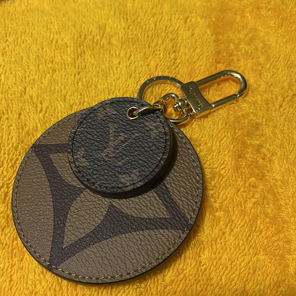 Authentic Louis Vuitton monogram reverse key holder/ bag charm - Picture 2 of 7